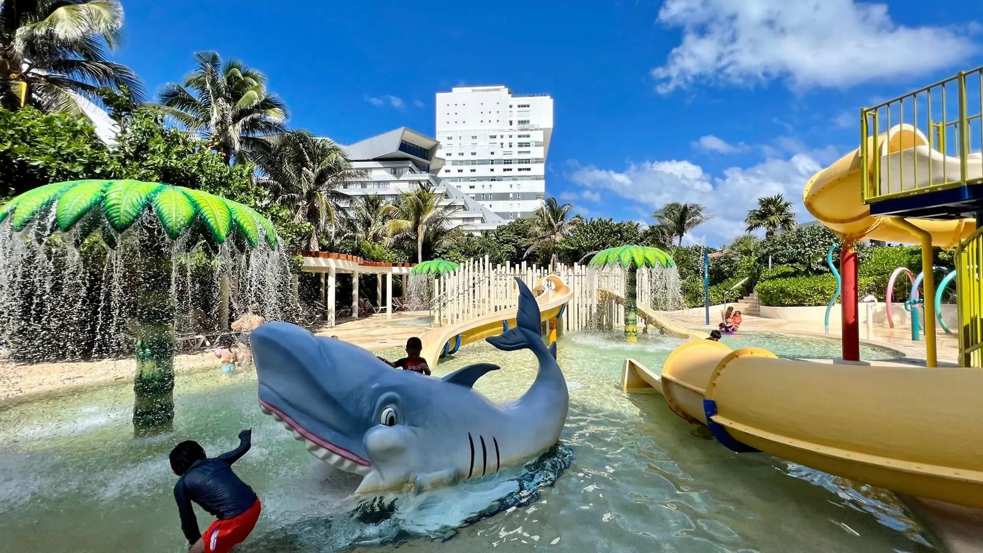 Luna In Park Royal Cancun Aparthotel